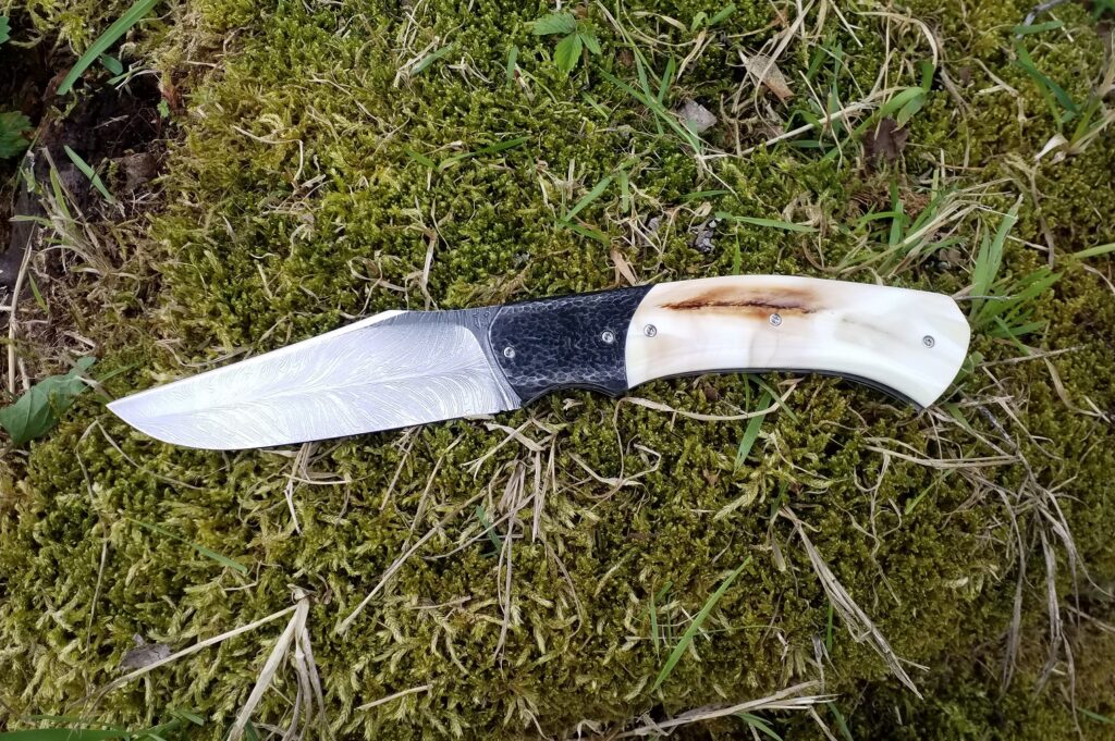 Couteau de poche en bois de fer et lame RWL34 par Joël Grandjean 