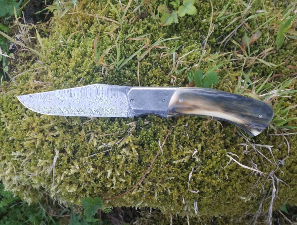 Couteau de poche en bois de fer et lame RWL34 par Joël Grandjean 